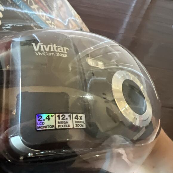 Vivitar ViviCam Twist X028 digital camera 12.1 Mega Pixels 4x Zoom NEW OPEN BOX - Picture 5 of 12